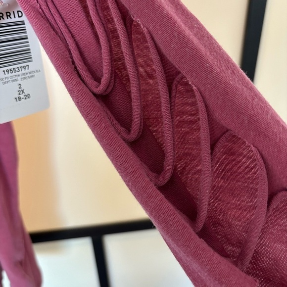 TORRID Classic Fit Cotton Crew Neck Slasher Tee. Size 2X. 18-20. NWT - Picture 10 of 14